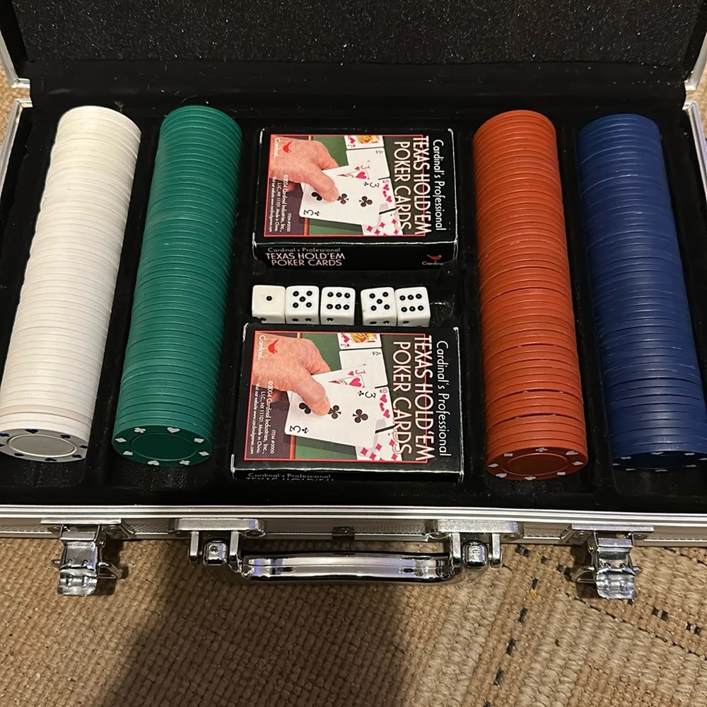EUC POKER SET WITH CHIPS, DICE AND 2 DECKS IN A SILVER CASE